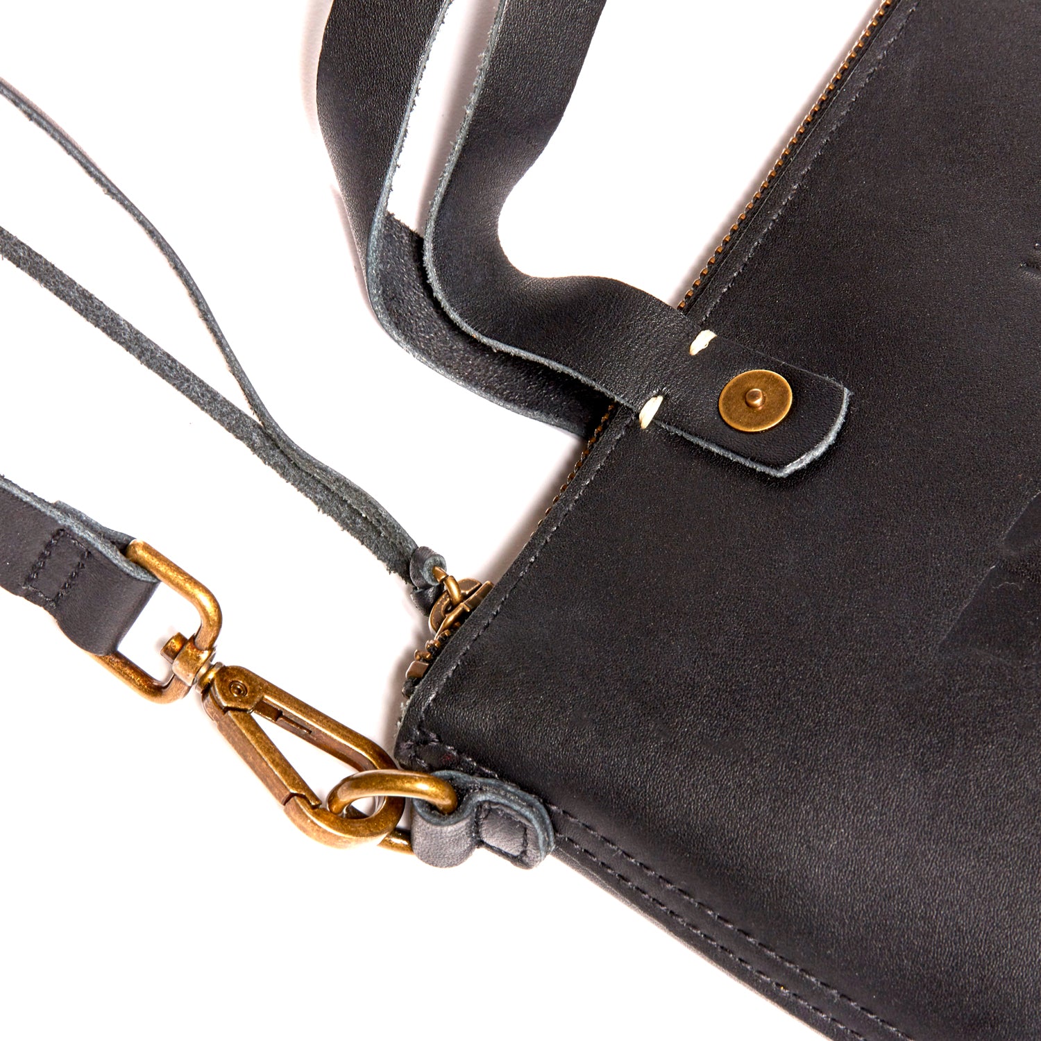 Black | close-up of hardware on black Eleanor crossbody bag 