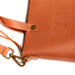 Russet | close up of russet Eleanor crossbody bag hardware 