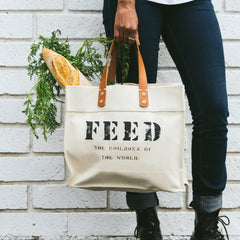 Natural | model holding natural market tote