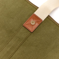 Army Green | close-up overnighter